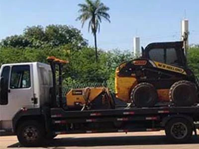 Transporte Peados de Tratores no Centro